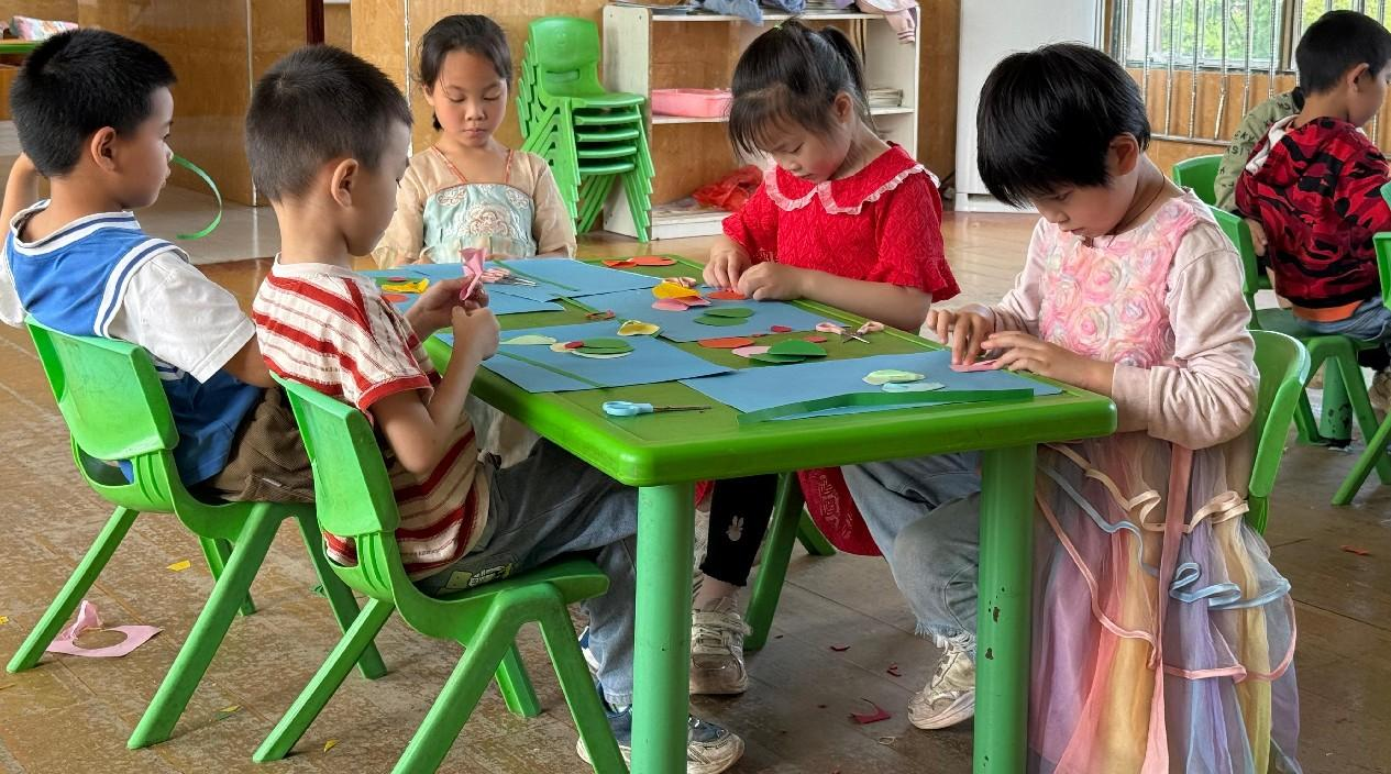 萬塘鄉(xiāng)白馬田幼兒園 開展“感恩母親，為愛綻放”母親節(jié)主題教育