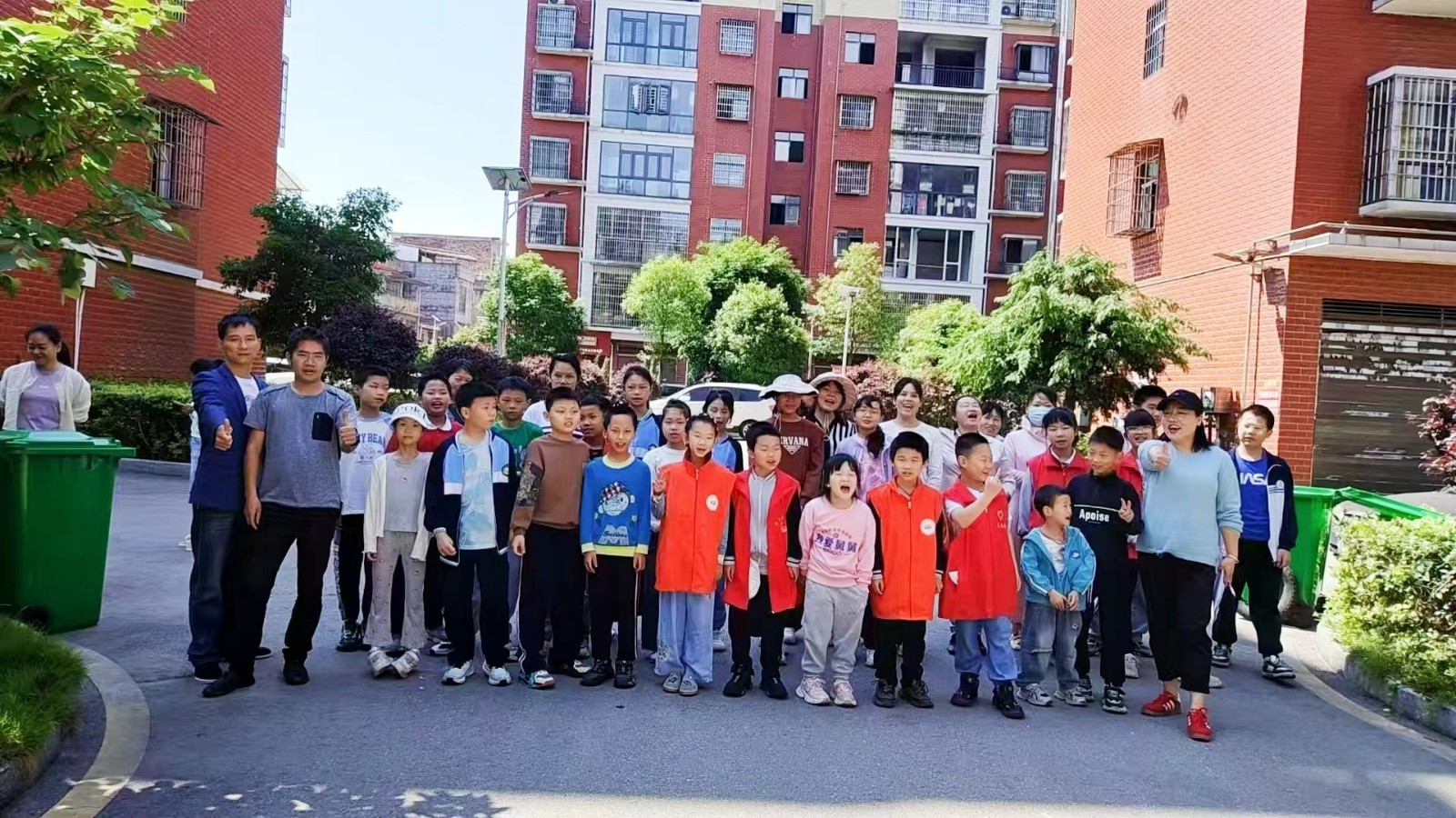 小手牽大手 清潔家園齊動(dòng)手