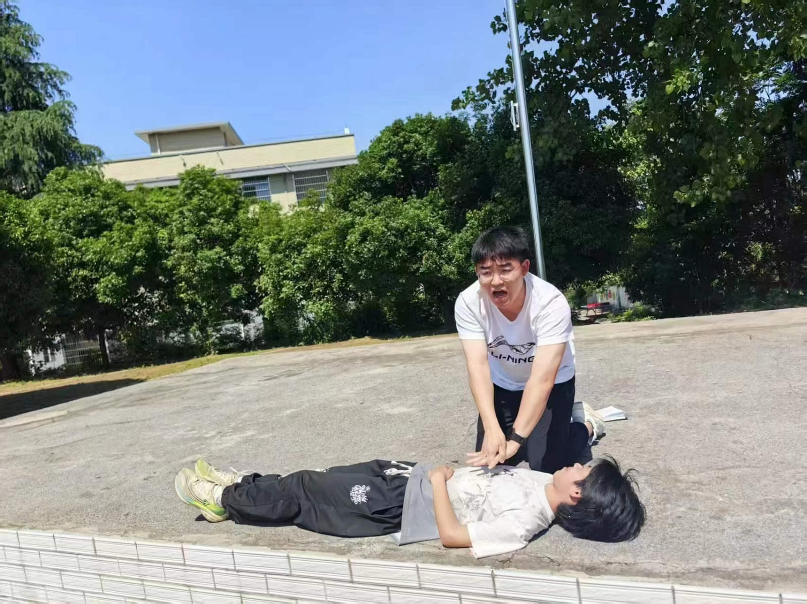 塘渡口鎮(zhèn)黃塘初級中學(xué)開展防震減災(zāi) 演練