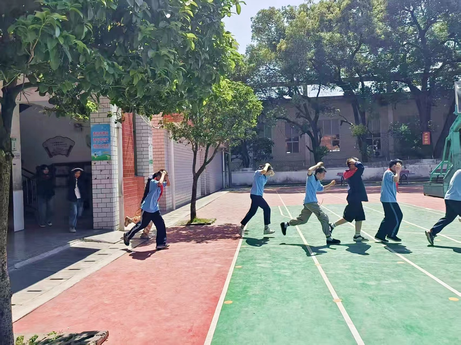 北塔小學(xué)開(kāi)展“防災(zāi)減災(zāi)”應(yīng)急疏散演練 筑牢校園安全防線