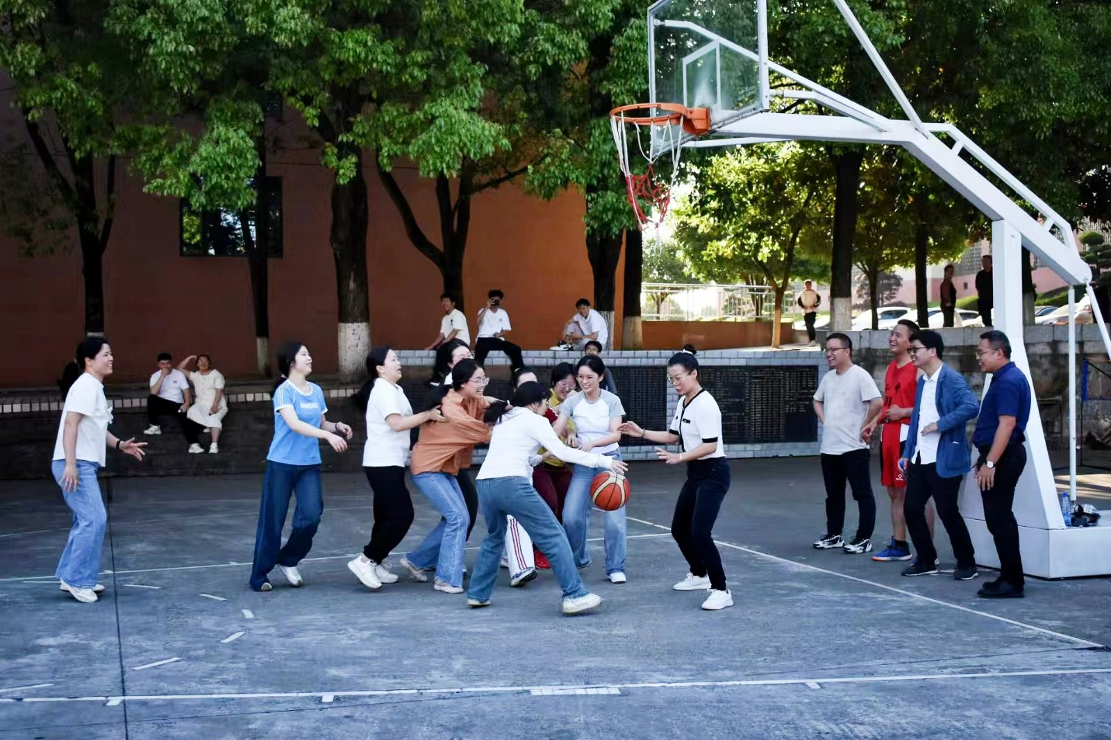 隆回二中舉行政教杯教工籃球賽