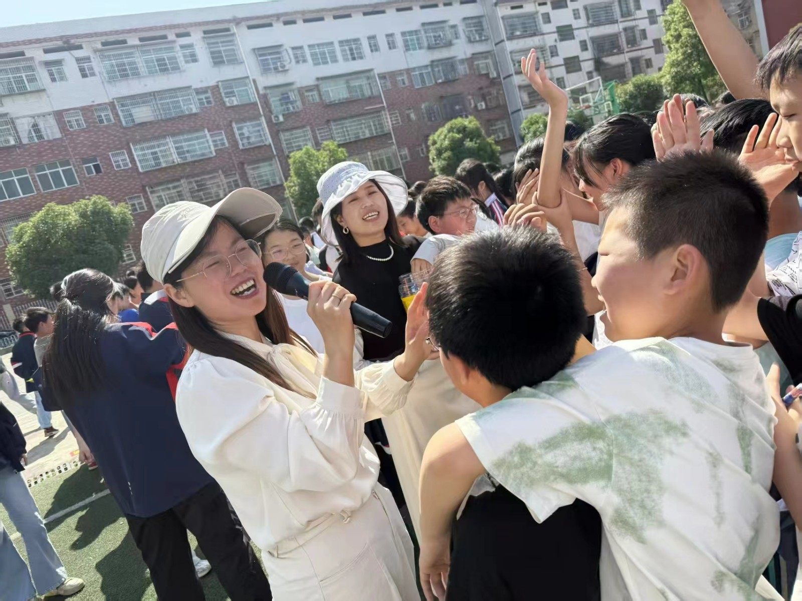 “釋放情緒 綻放自我 展望自我”