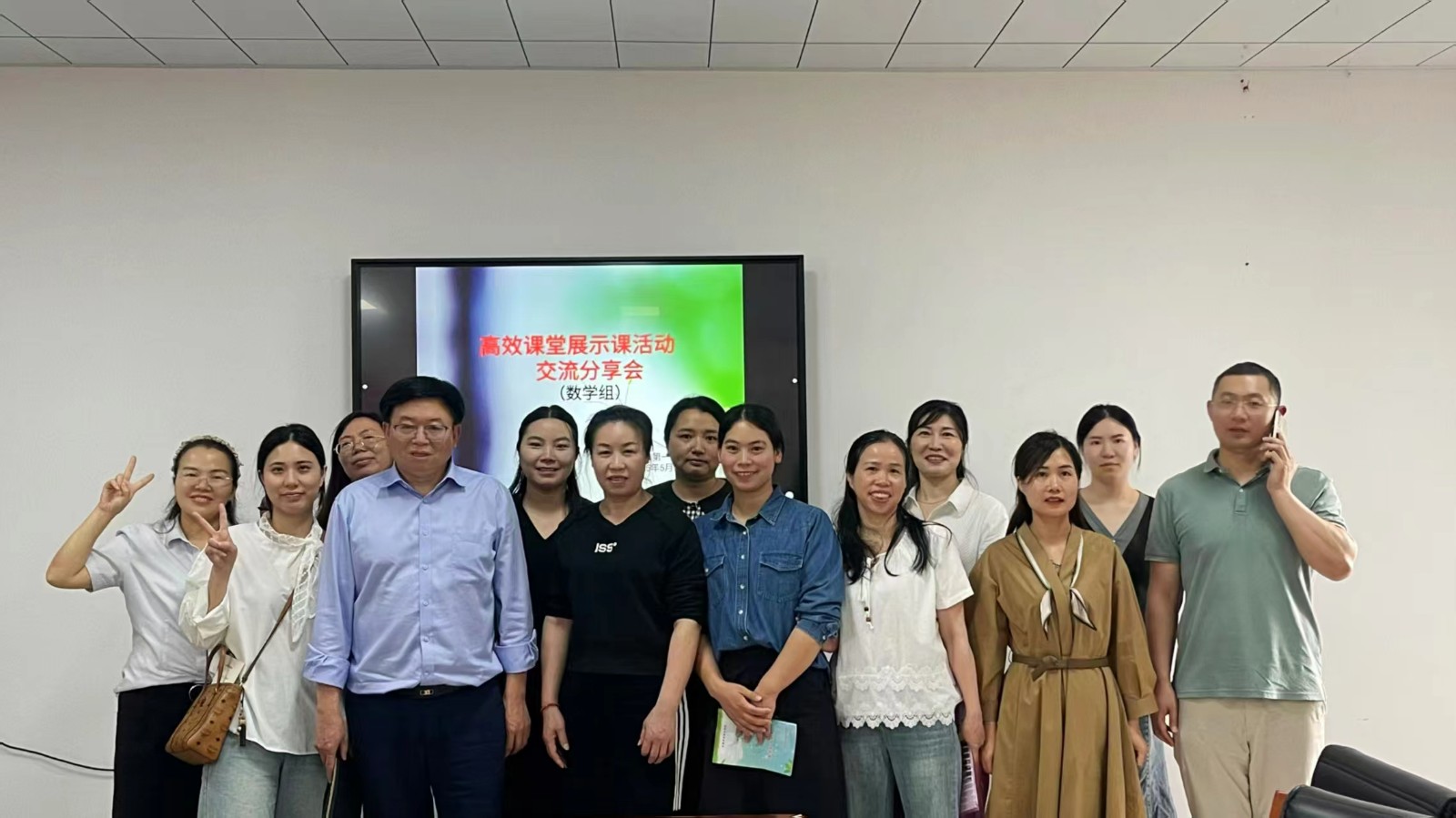 跨學(xué)科碰撞點(diǎn)燃思維火花，多元課堂書寫教育新篇章