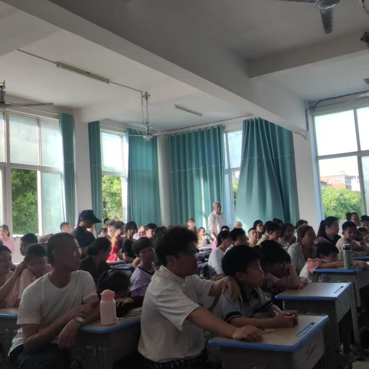 藕塘小學(xué)：“防溺水·利劍護(hù)蕾”安全主題教育家長會召開