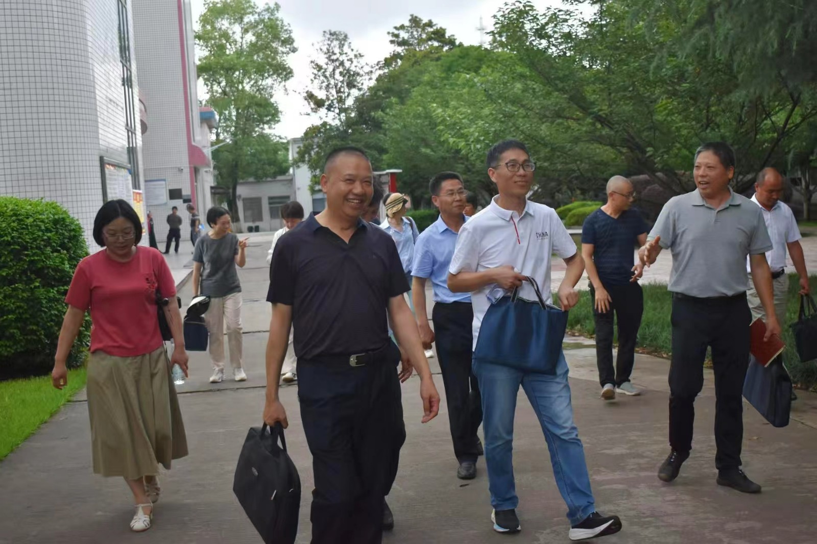 省教育廳學(xué)生資助管理中心到隆回二中督查