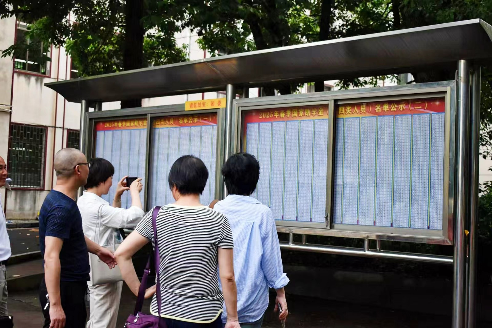 省教育廳學(xué)生資助管理中心到隆回二中督查