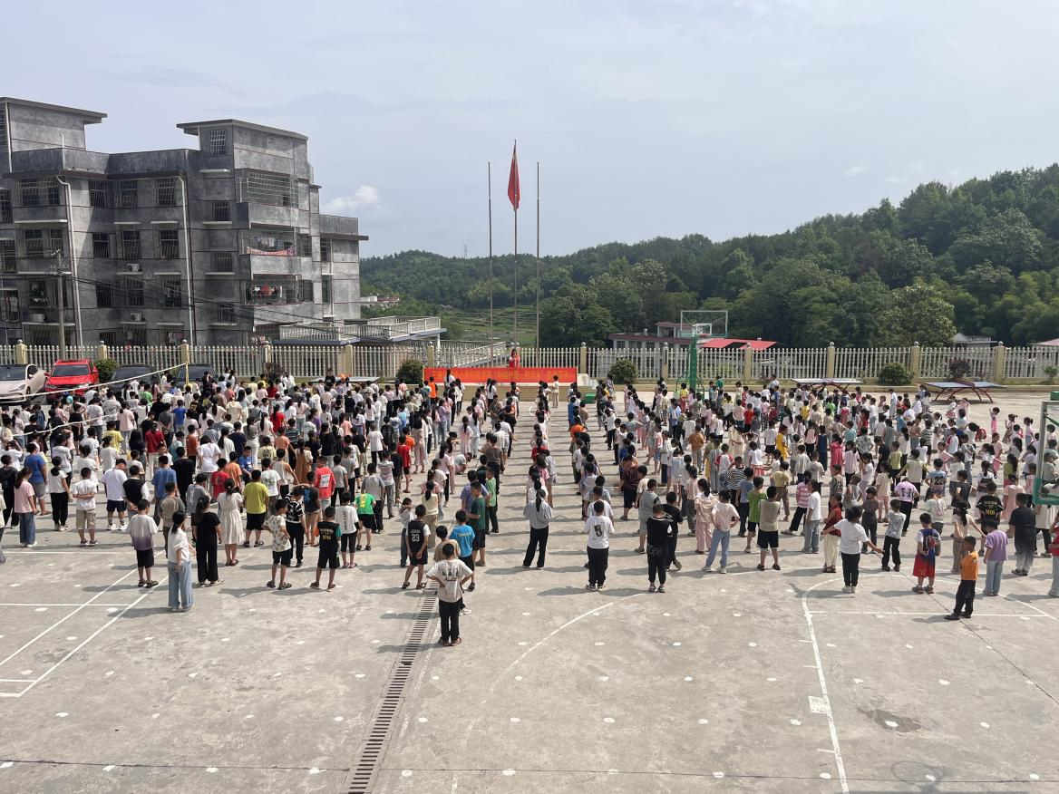 筑牢安全防線 守護花蕾綻放