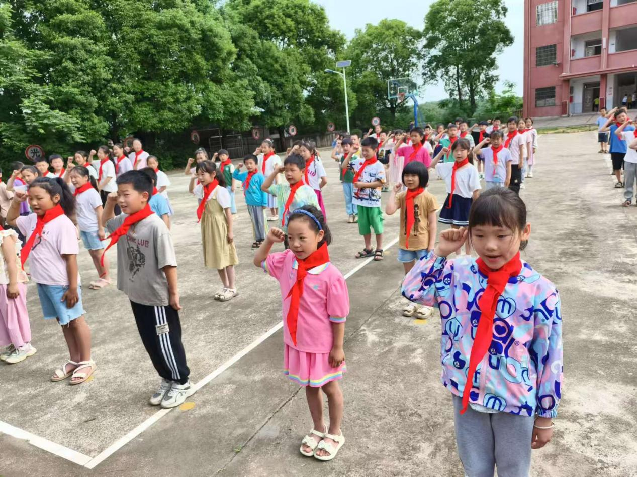 “星星火炬伴成長——紅色基因永流傳”