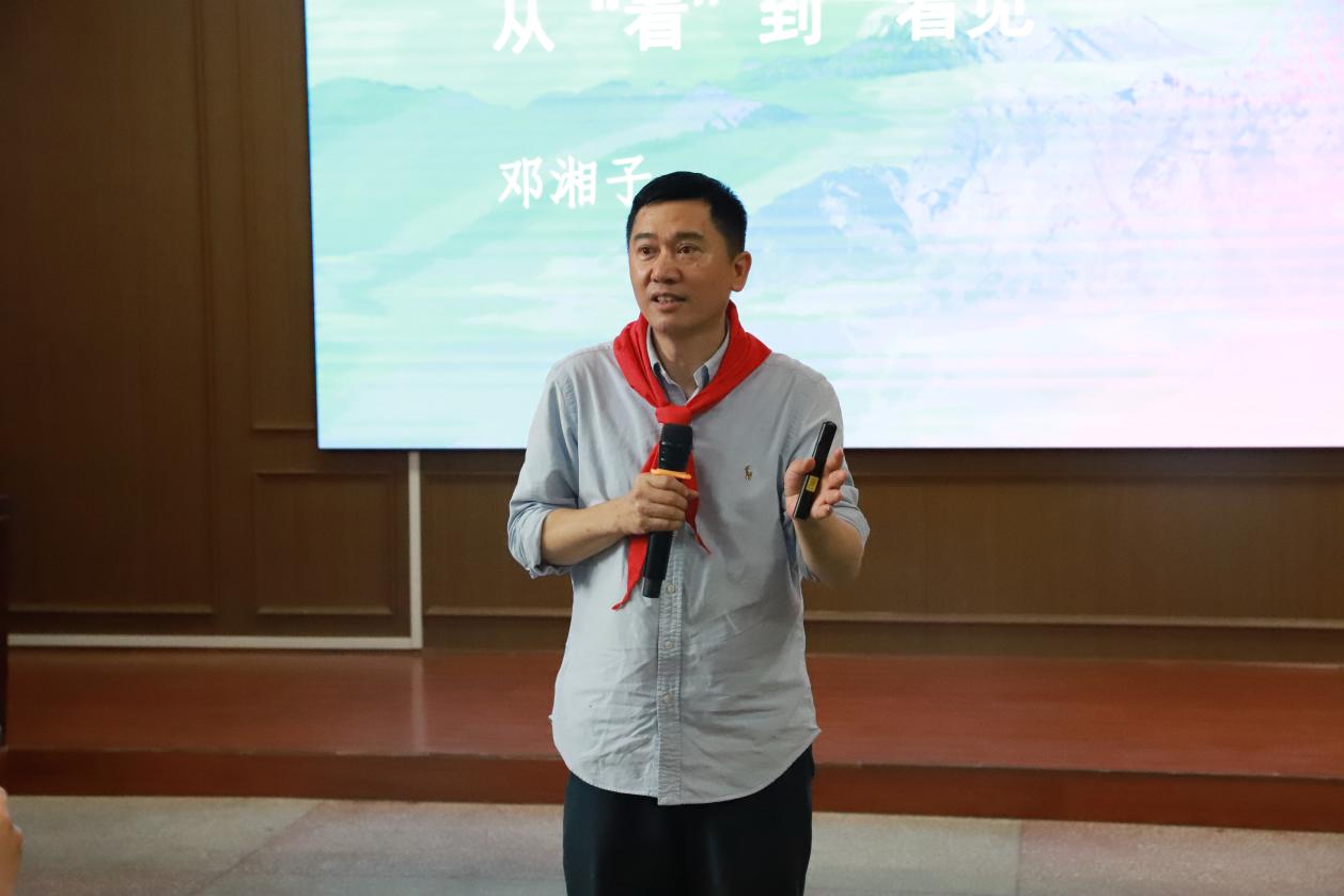 鄧湘子老師走進二小，點燃閱讀寫作熱情：和作家一起摘星星！