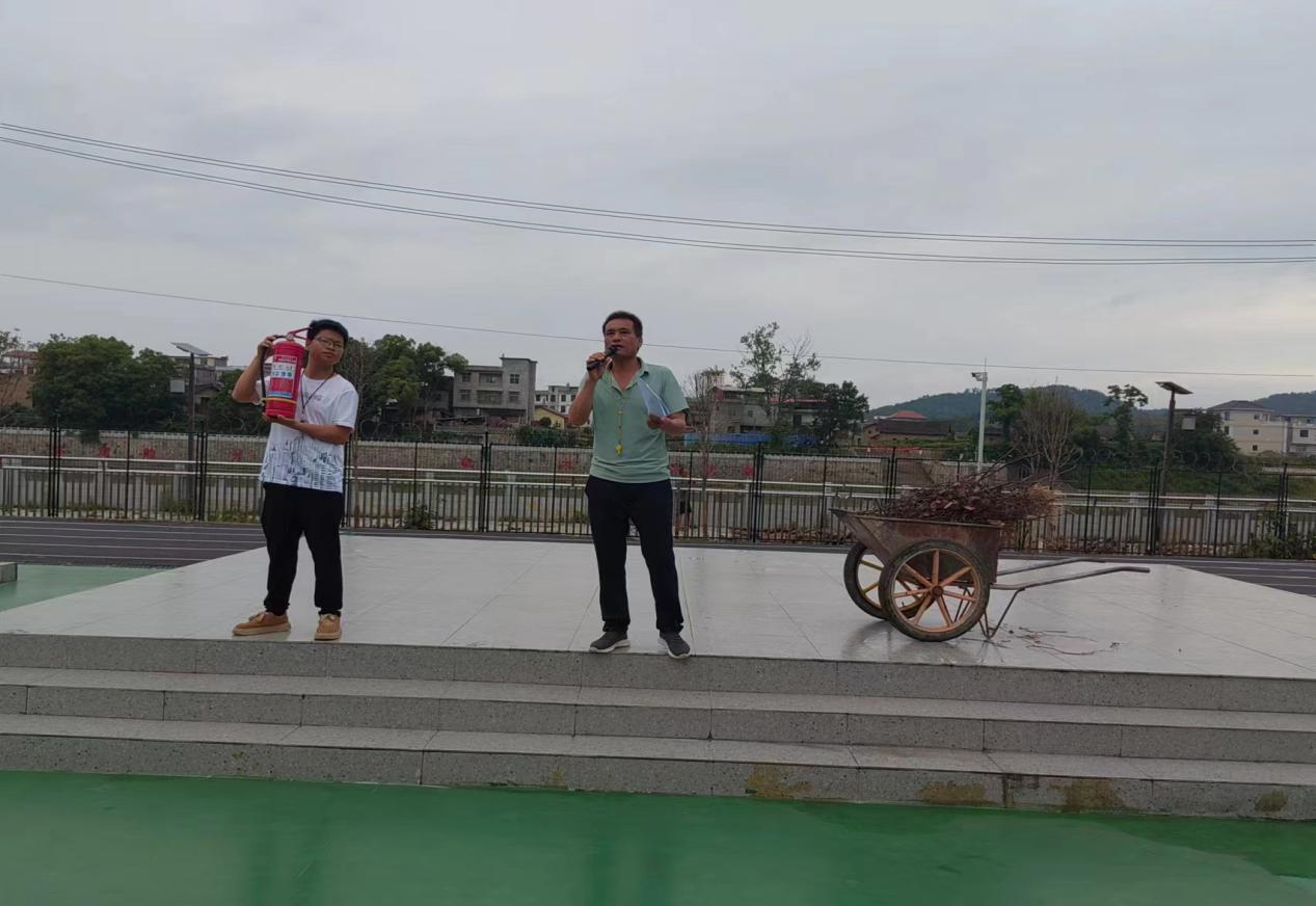 實(shí)戰(zhàn)演練筑屏障 消防安全護(hù)校園