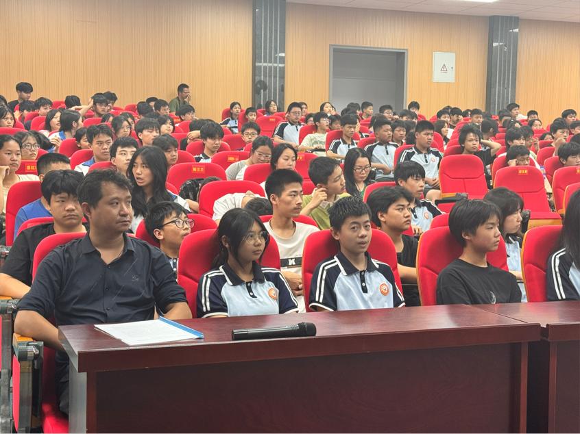 塘渡口鎮(zhèn)玉田初級中學召開畢業(yè)班 學困生座談會