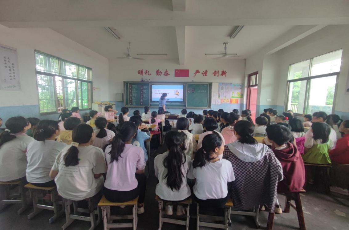 筑牢安全防線(xiàn)，守護(hù)花蕾綻放