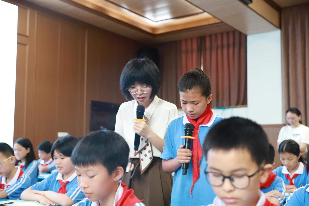 邵東市城區(qū)二小主題式校本研修“壹課堂”推廣展示活動 暨“青藍(lán)學(xué)院” 團(tuán)隊競賽活動圓滿落幕