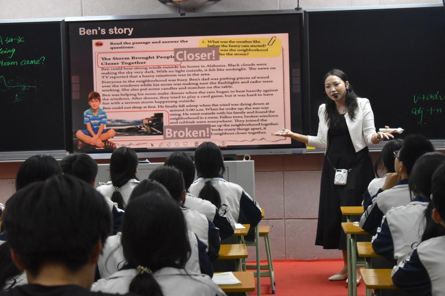 隆回二中舉行新進(jìn)教師匯報(bào)課