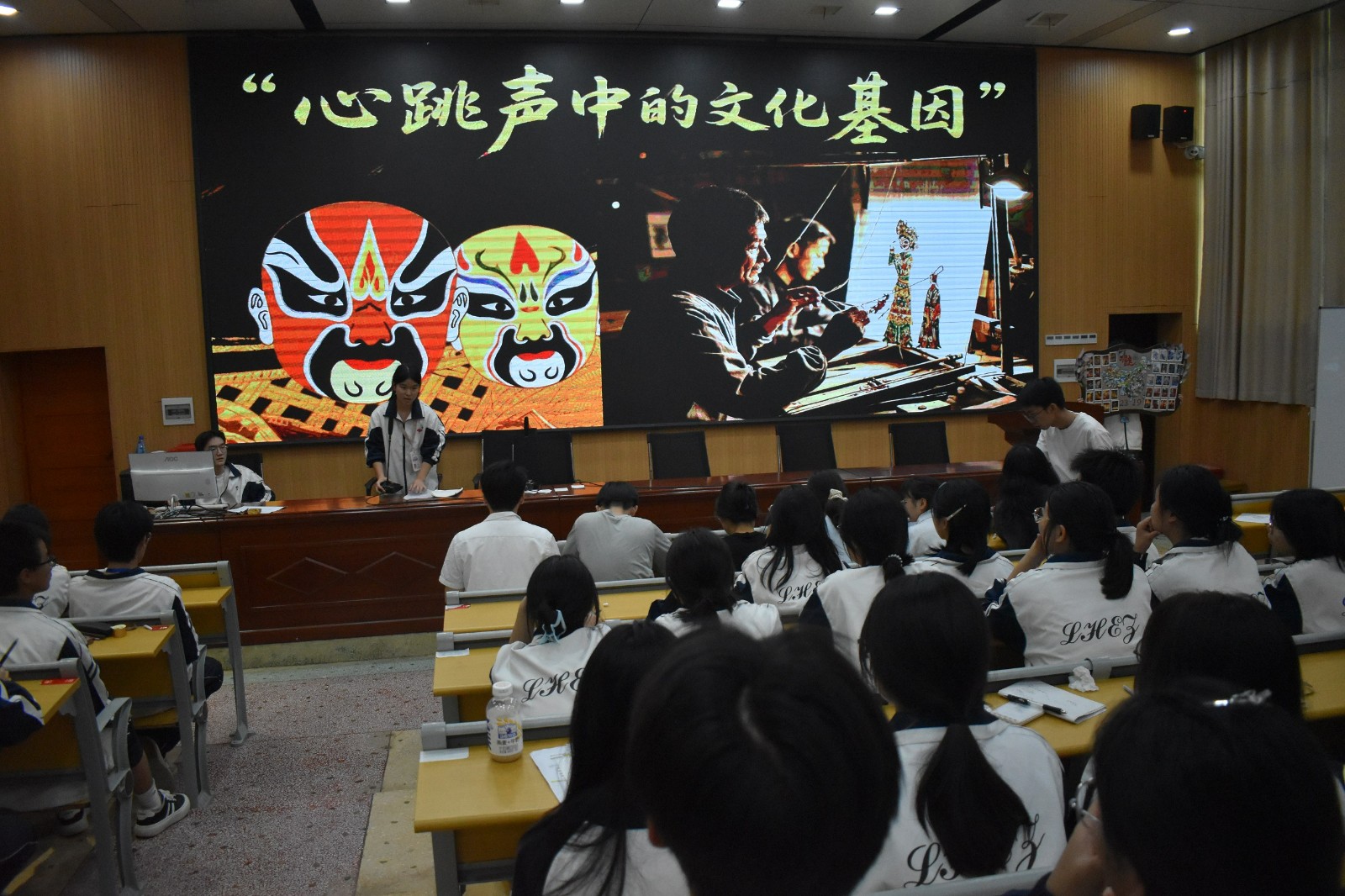 隆回二中舉行研究性學(xué)習(xí)初賽課題多樣貼近學(xué)生實(shí)際