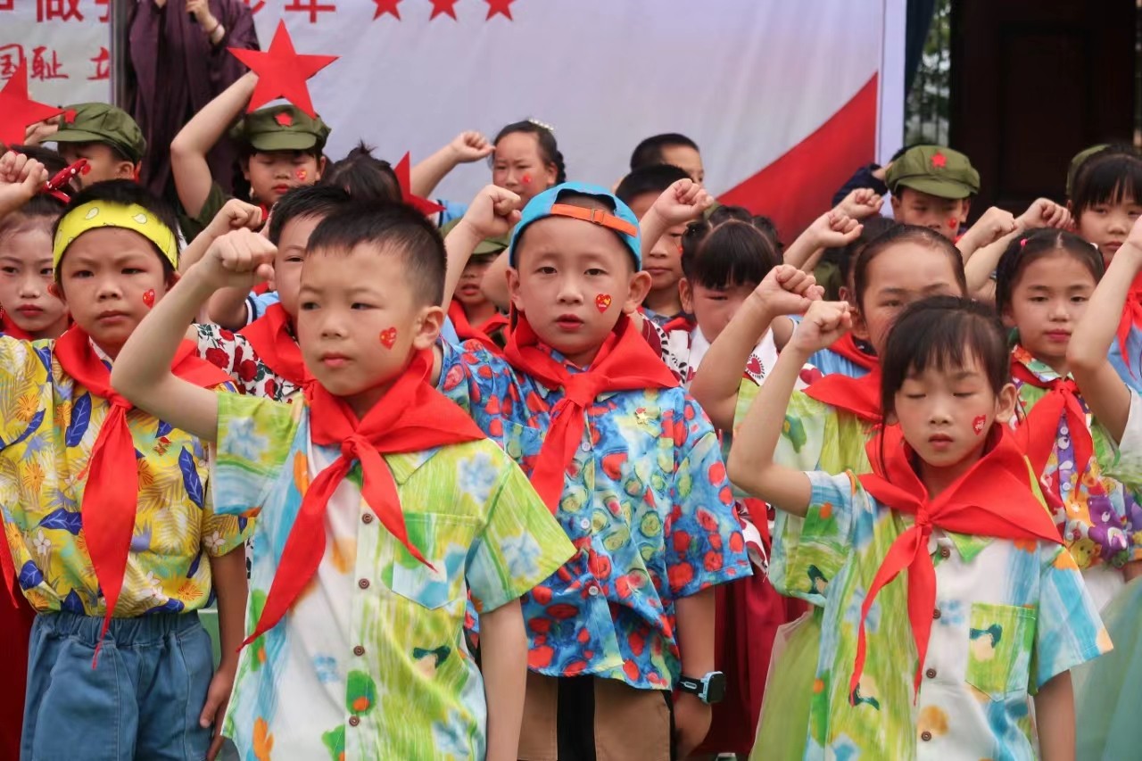 紅領(lǐng)巾新綻北塔園，87名少年許下強(qiáng)國(guó)誓言