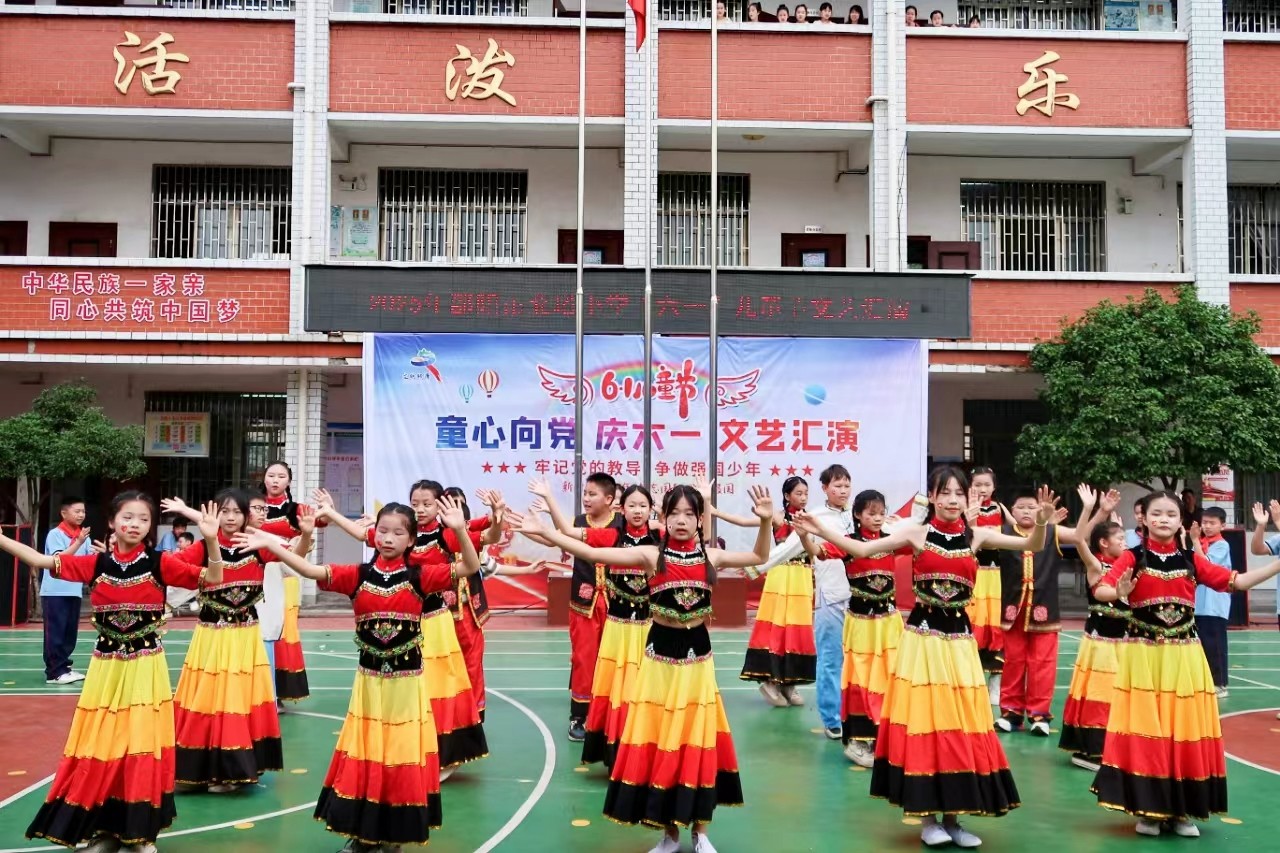 童心綻放承壯志，舞臺聲聲訴衷腸