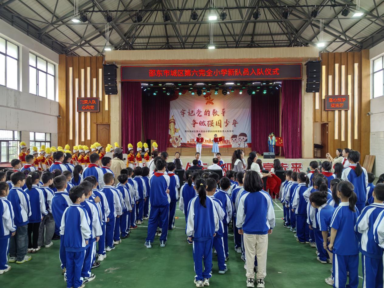 童心向黨慶六一 領(lǐng)巾飄揚筑未來