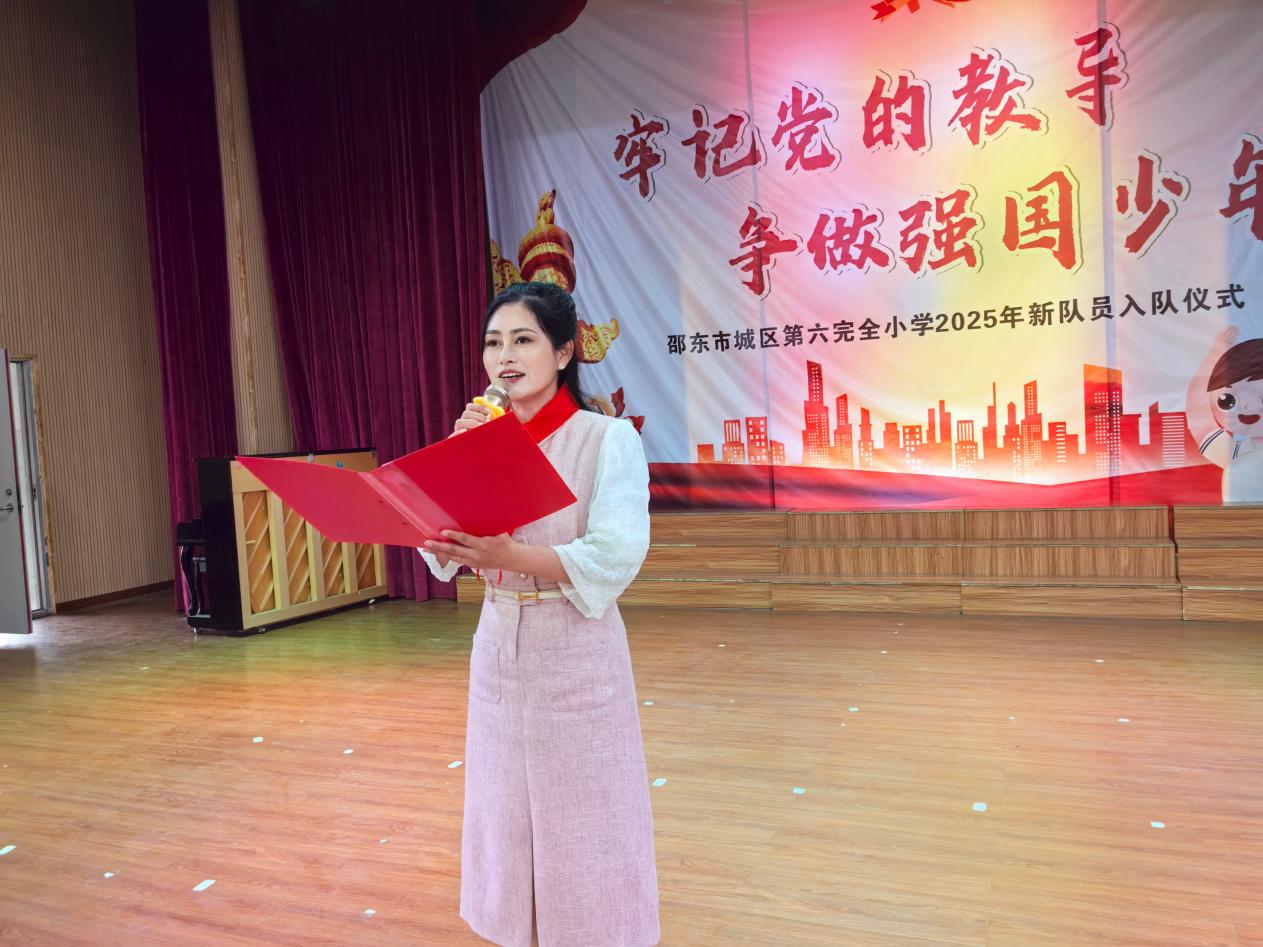 童心向黨慶六一 領(lǐng)巾飄揚筑未來