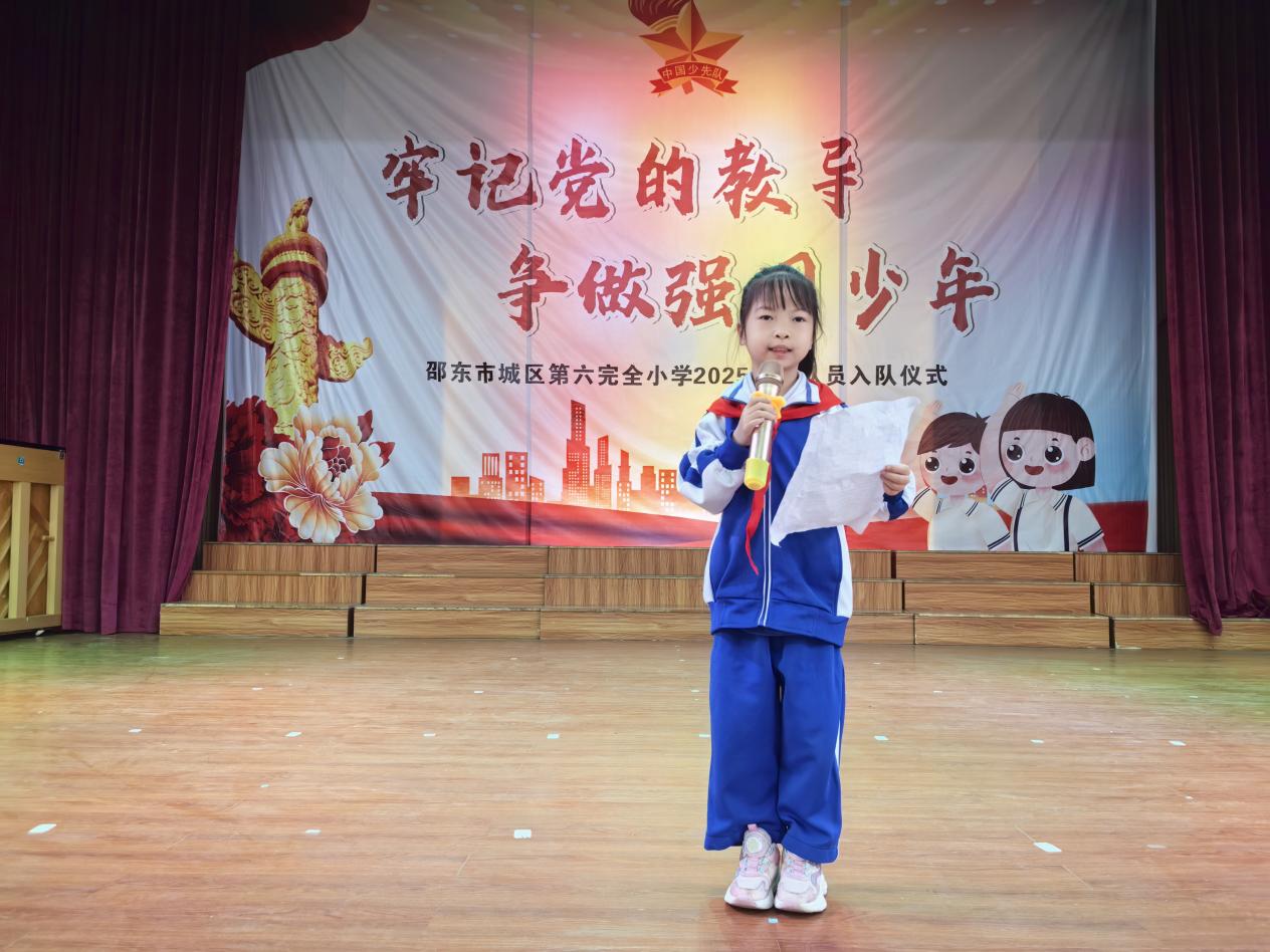 童心向黨慶六一 領(lǐng)巾飄揚筑未來