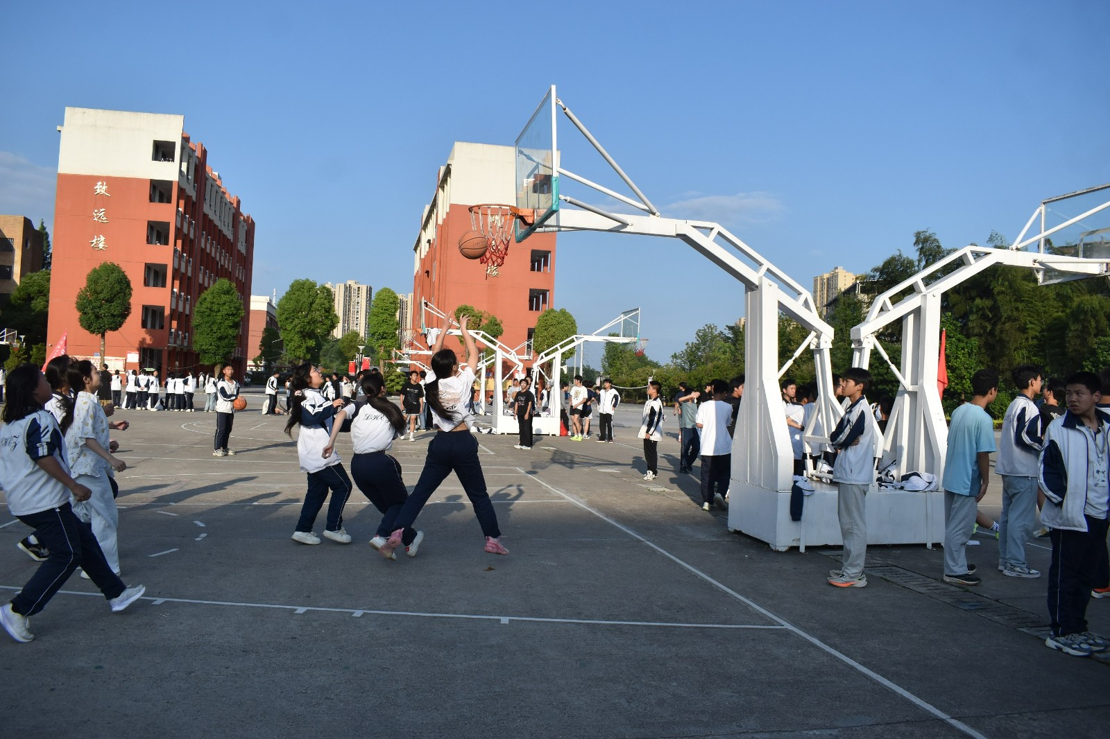 隆回二中舉行默深杯學生籃球賽