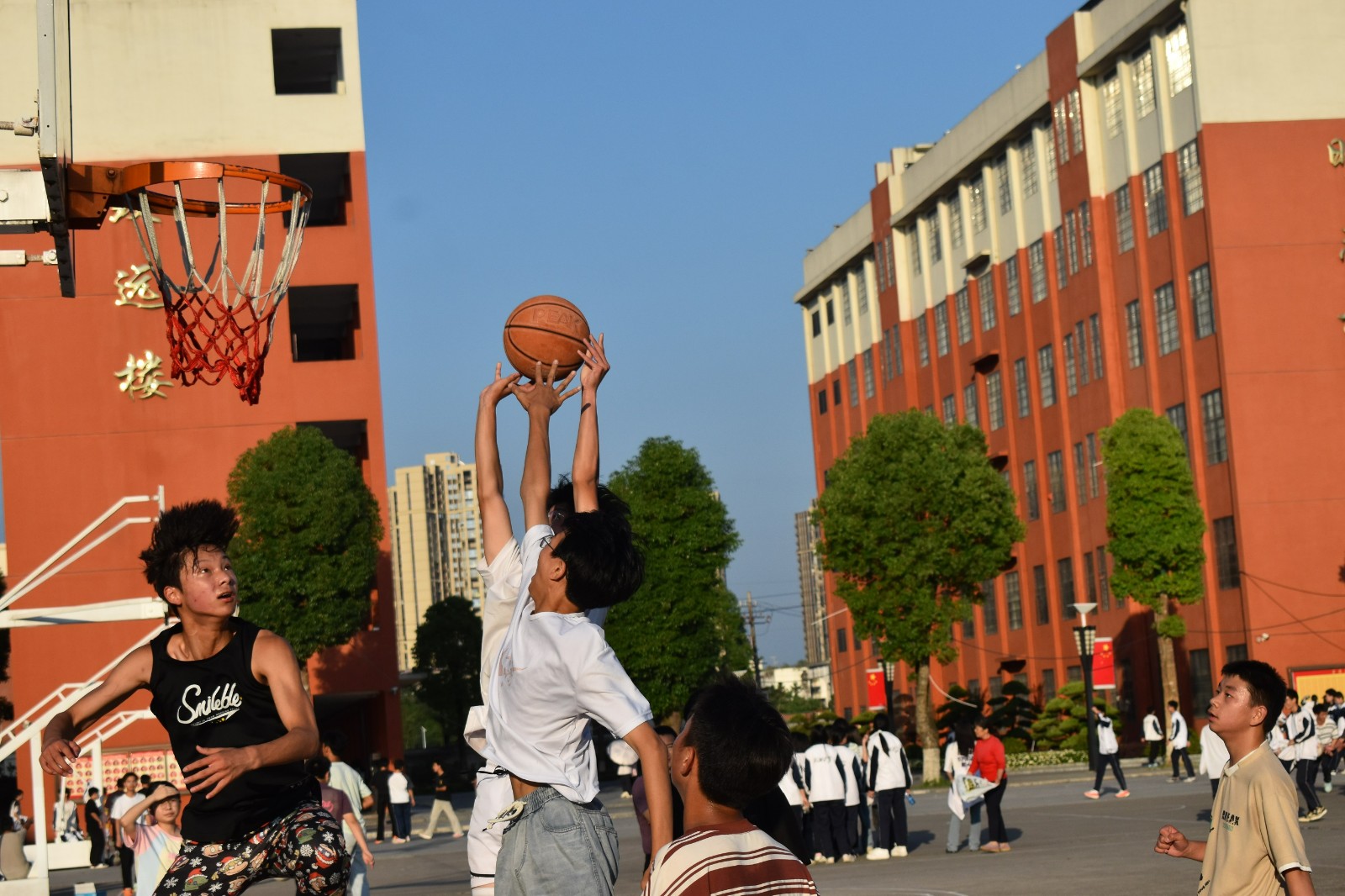 隆回二中舉行默深杯學生籃球賽