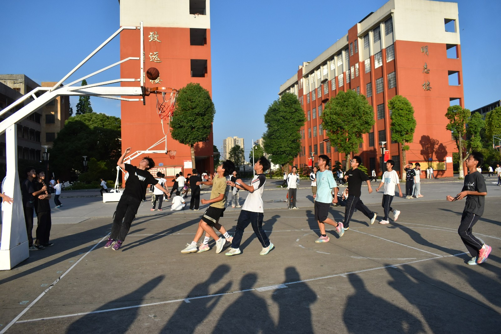 隆回二中舉行默深杯學生籃球賽