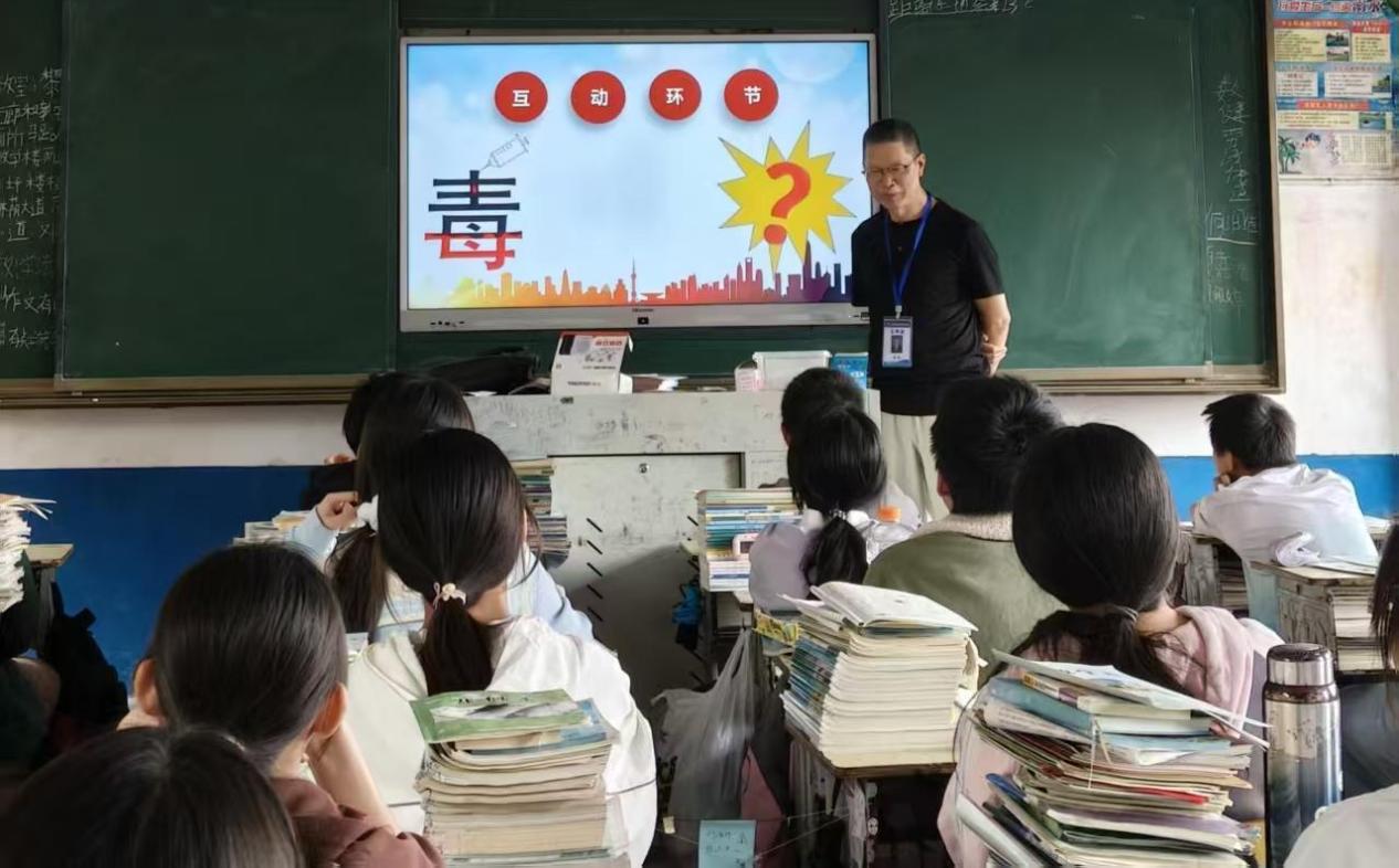 禁毒教育進(jìn)班級(jí) 筑牢青春防護(hù)墻