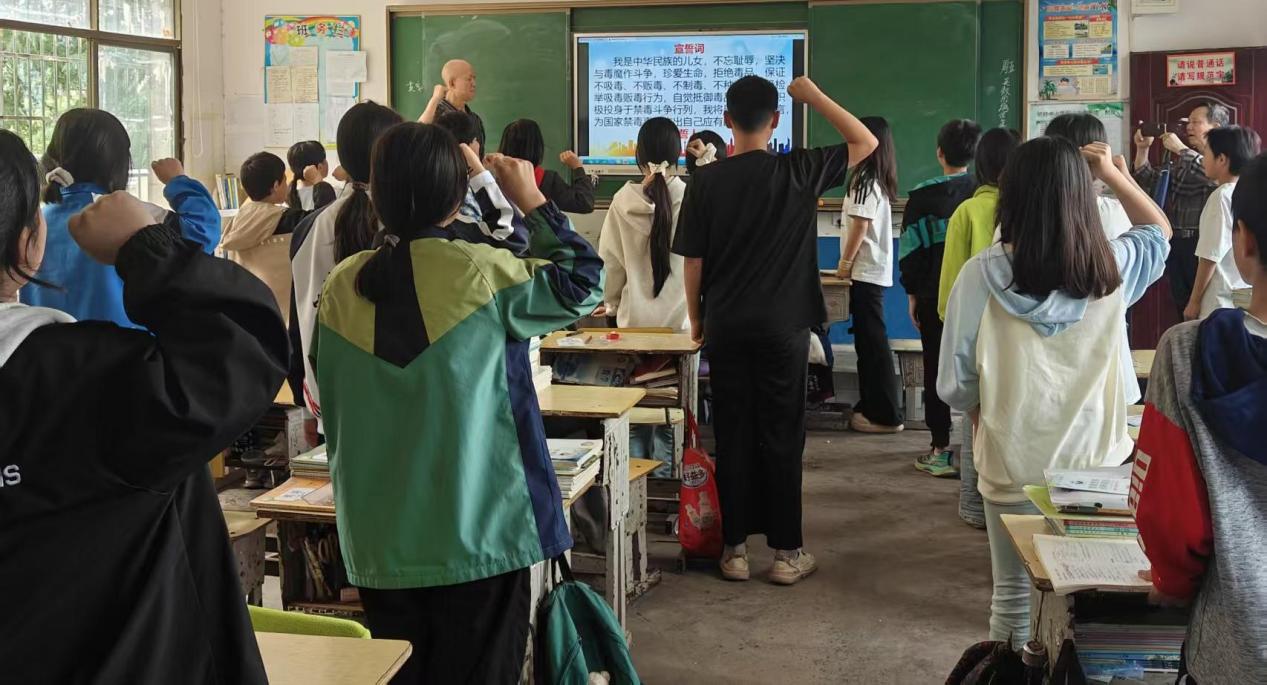 禁毒教育進(jìn)班級(jí) 筑牢青春防護(hù)墻