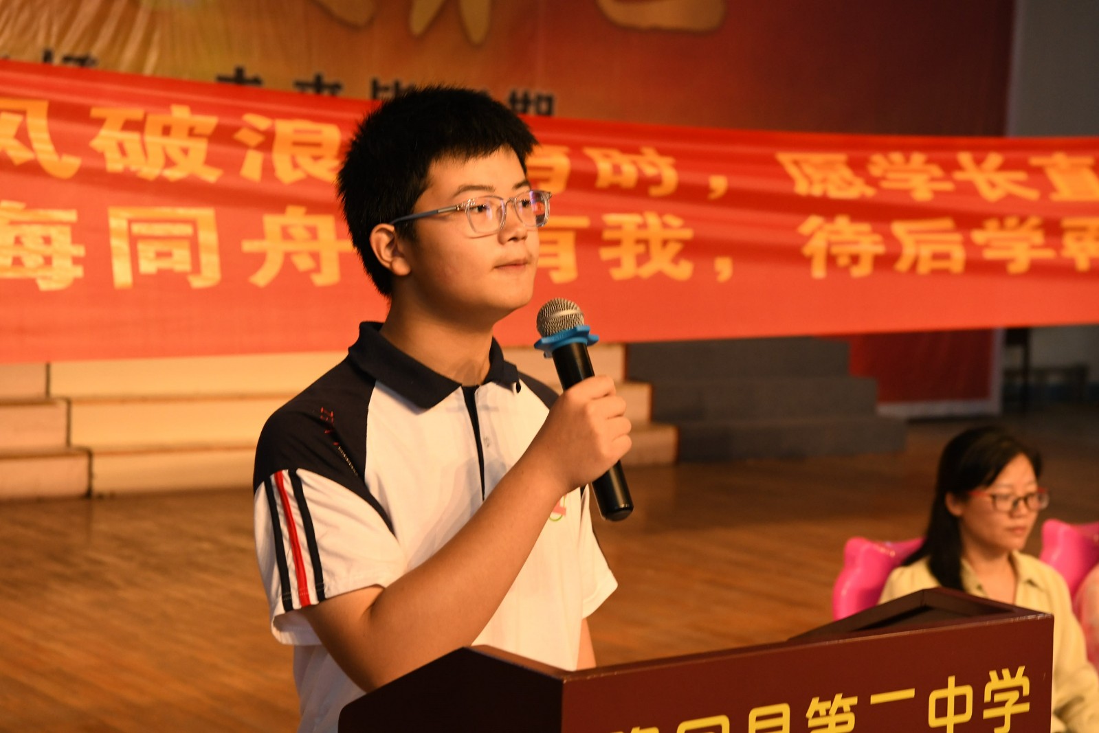 隆回二中舉行高三畢業(yè)典禮