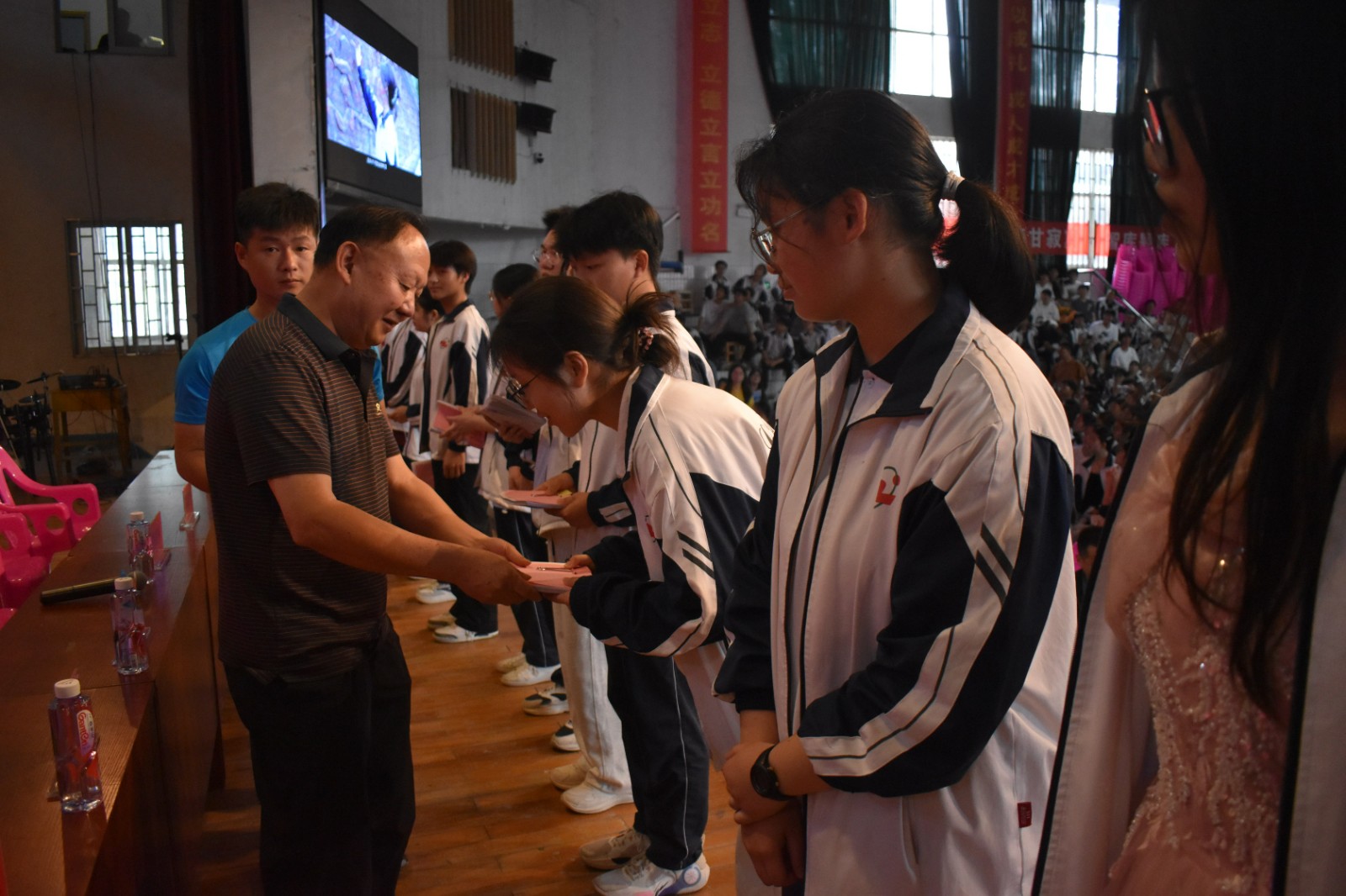 隆回二中舉行高三畢業(yè)典禮