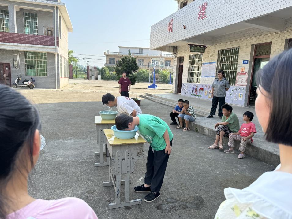 預(yù)防溺水—— 下花橋鎮(zhèn)石聯(lián)小學(xué)防溺水安全演練簡(jiǎn)報(bào)