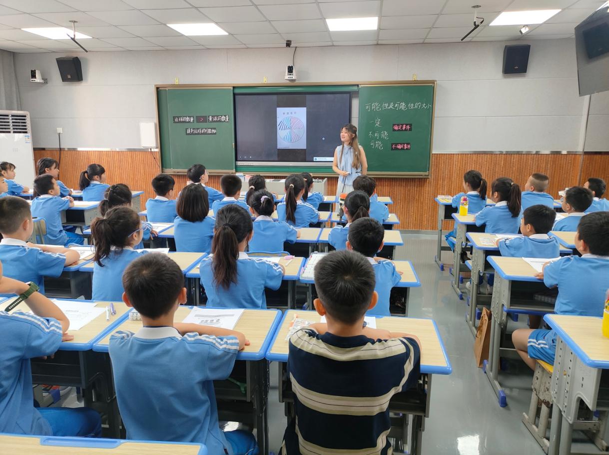 城區(qū)二小實習(xí)教師匯報課展示活動圓滿結(jié)束