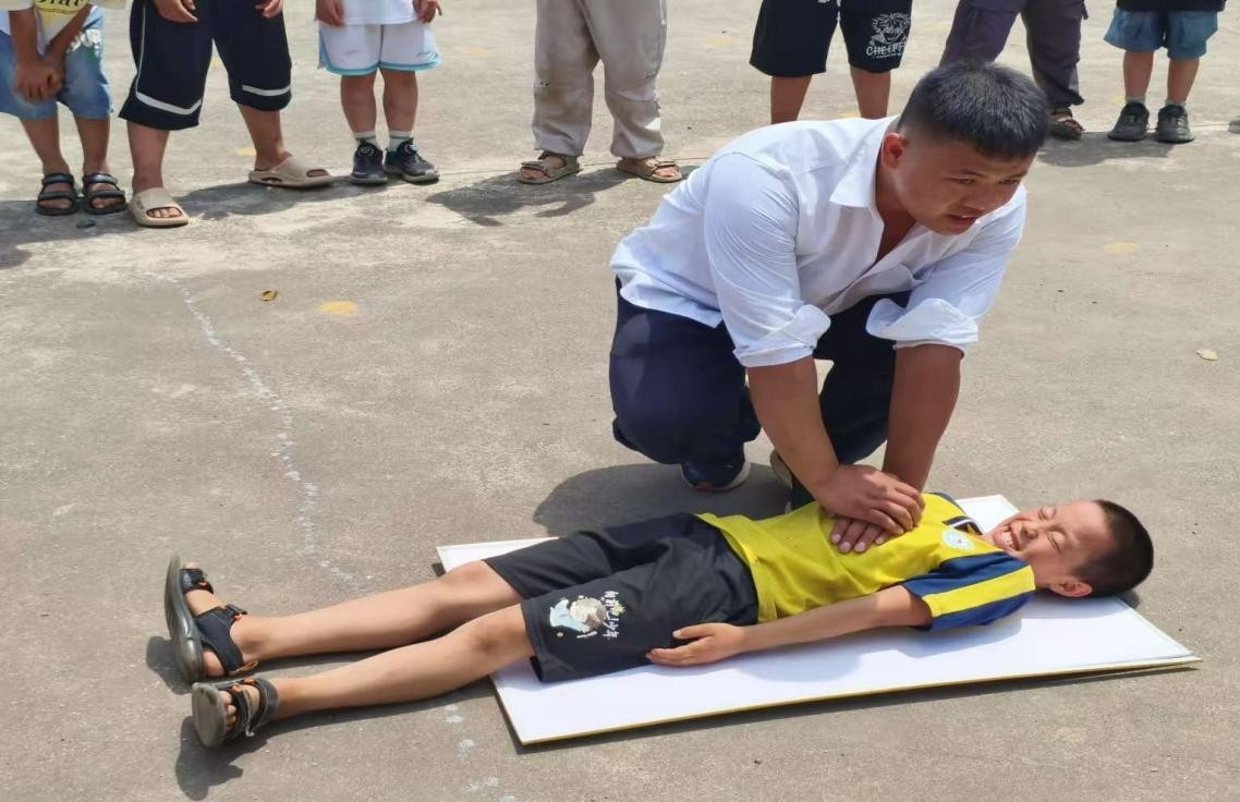 “以演筑防，以練為戰(zhàn)”防溺水安全應(yīng)急演練