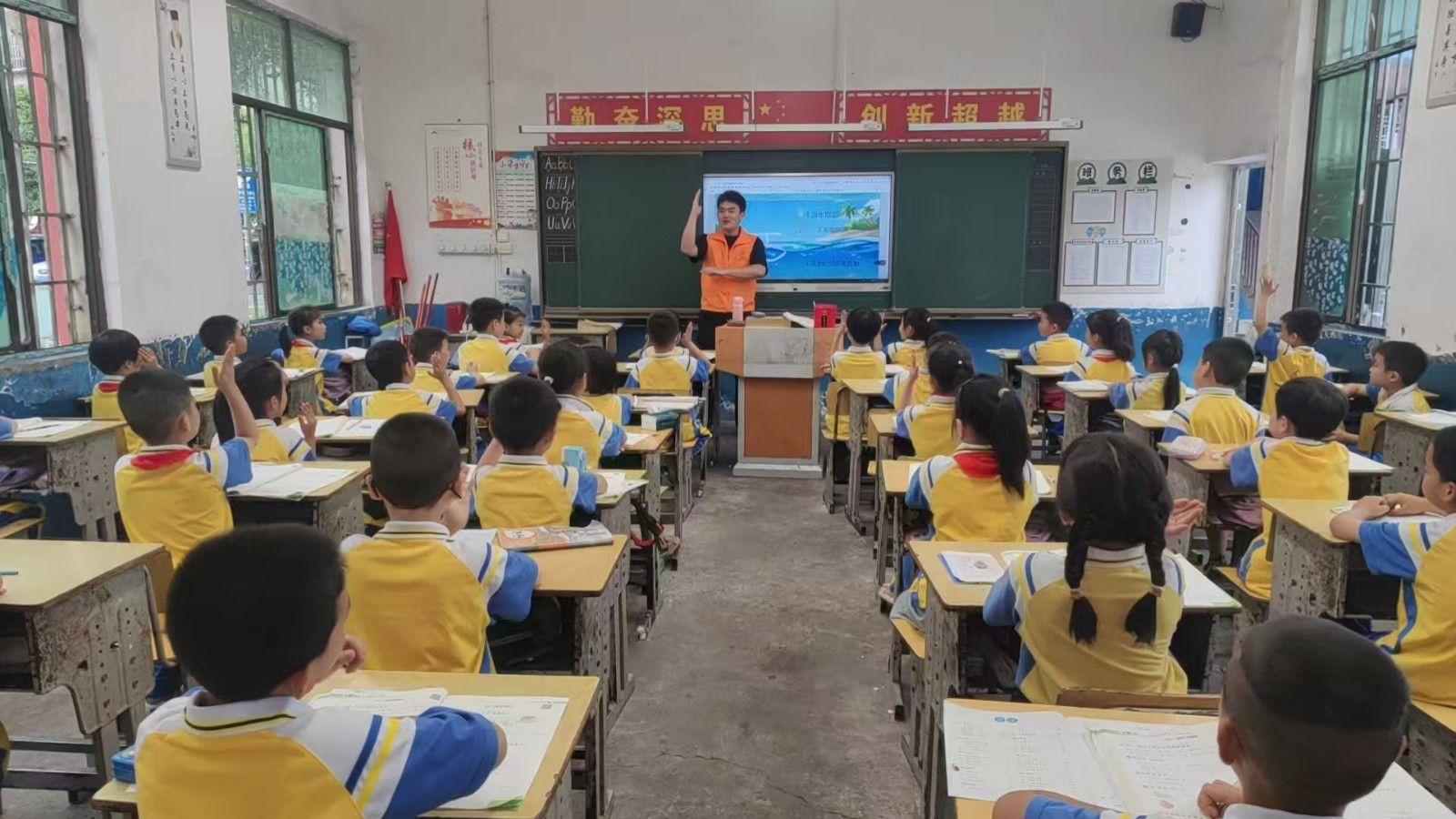 防溺水教育宣講團(tuán)走進(jìn)校園，筑牢學(xué)生安全防線