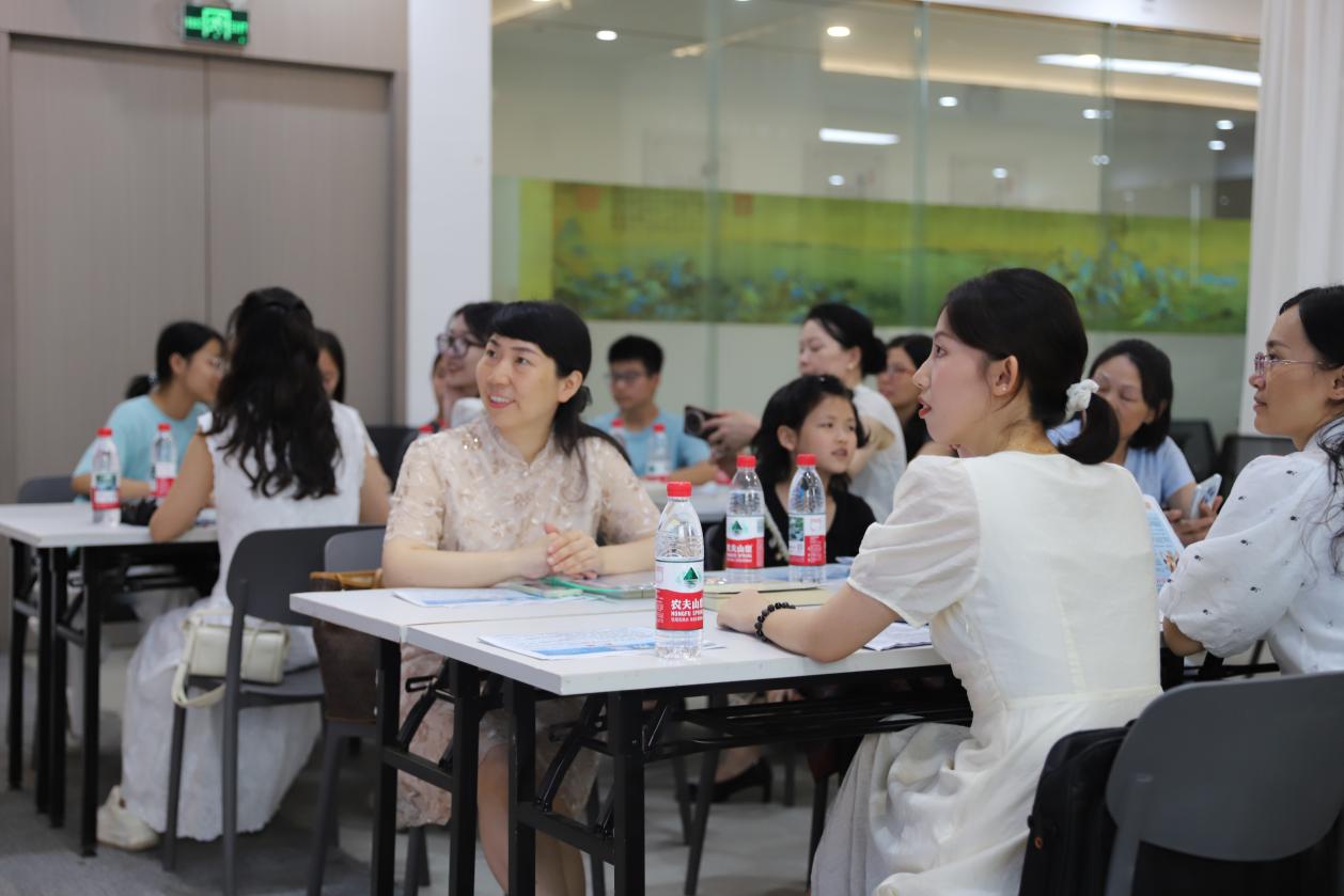 城區(qū)二小繁星讀書會：共赴老舍筆下的煙火人間?