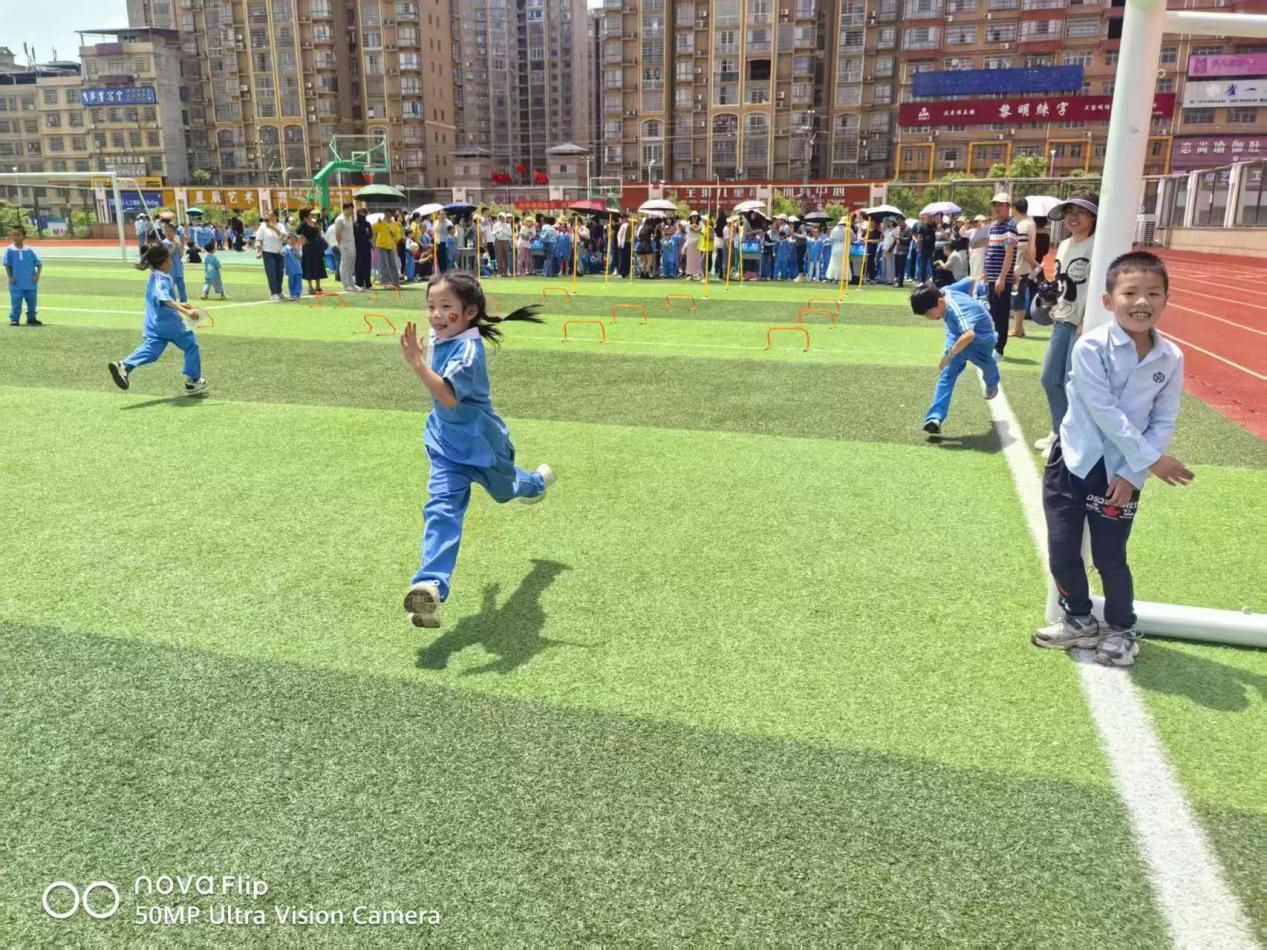 邵東市城區(qū)二小第六屆體育節(jié)圓滿閉幕：榮耀收官展風(fēng)采，綠茵逐夢正當(dāng)時(shí)