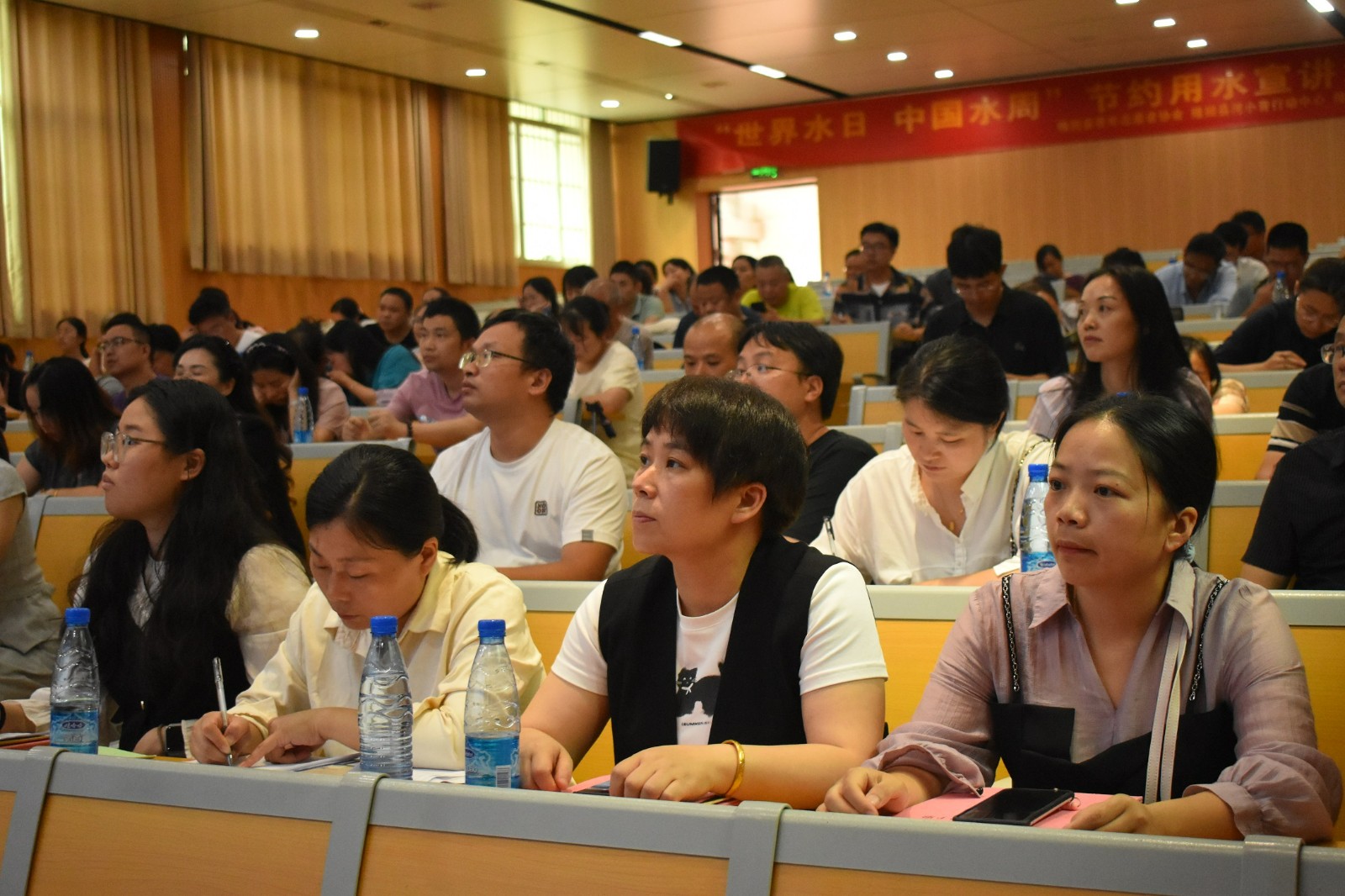 隆回二中舉行主題式校本研修全員培訓(xùn)開班儀式