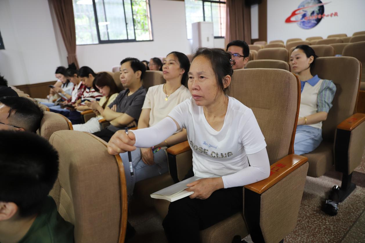 城區(qū)二小開展“推開高效親子溝通的三扇門”主題講座 助力家校共育