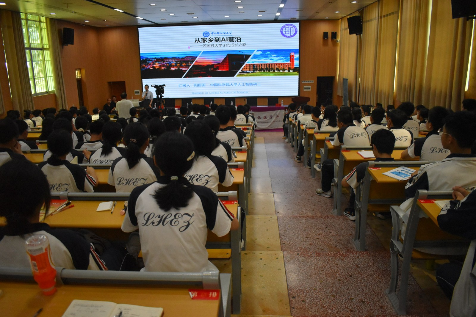 “走進(jìn)邵陽助學(xué)公益行 ”宣講團(tuán)到隆回二中講學(xué)助力學(xué)子逐夢(mèng)高考