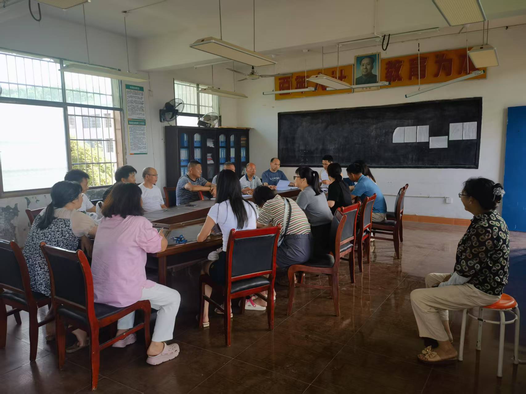 梽木山中學(xué)教師暑期家訪全覆蓋 筑牢學(xué)生安全防線