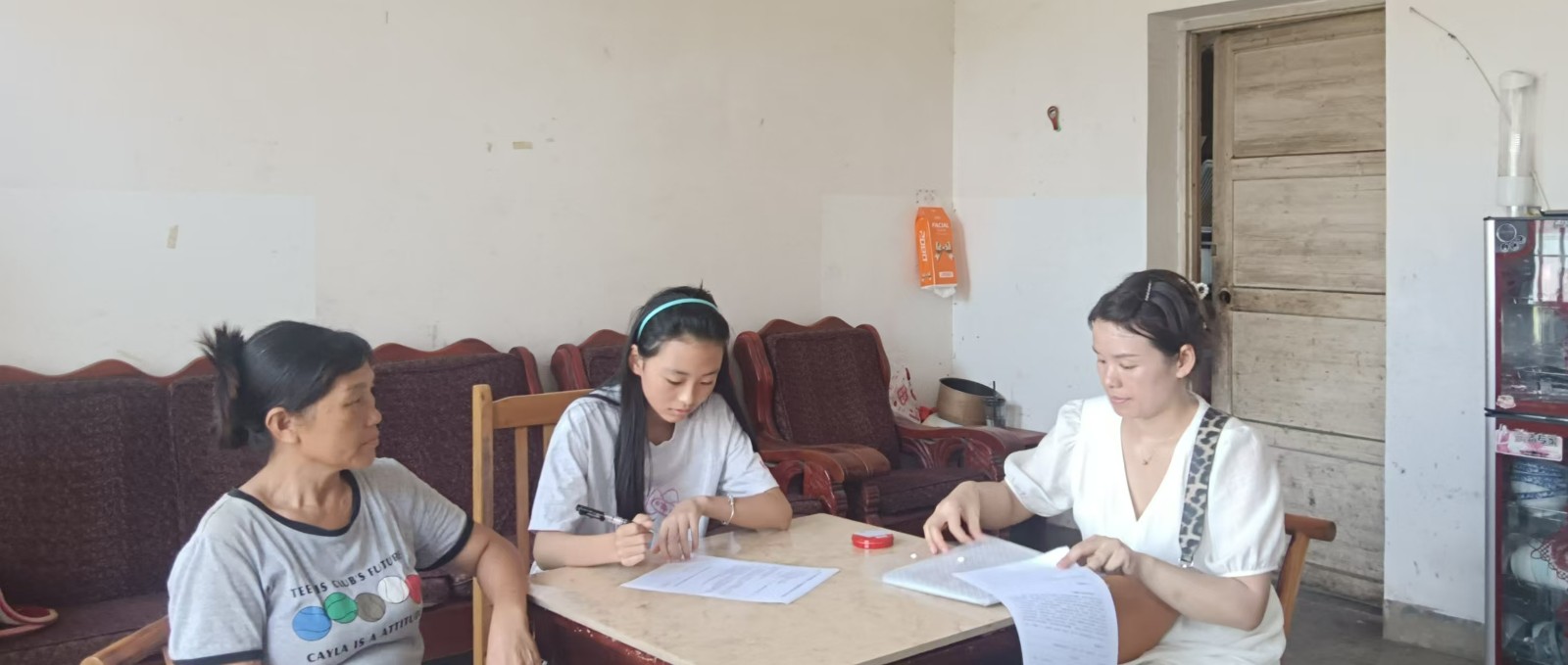 梽木山中學(xué)教師暑期家訪全覆蓋 筑牢學(xué)生安全防線