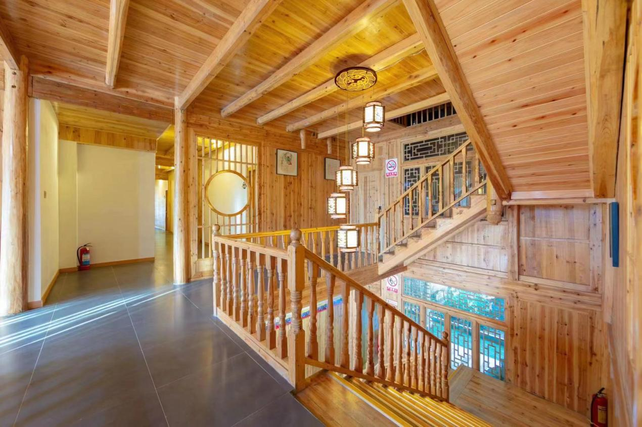 晨霧中的蛻變：海拔1400米的鄉(xiāng)村振興樣本