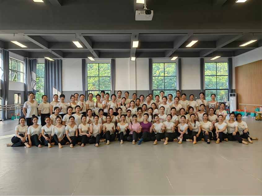 湖南省小學(xué)教師特色傳統(tǒng)文化教育培訓(xùn)(小學(xué)舞蹈)研修