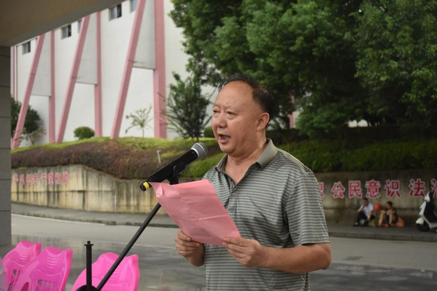 隆回二中舉行2025級(jí)高一新生軍訓(xùn)動(dòng)員大會(huì)