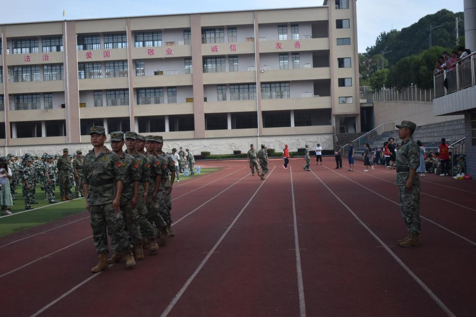 隆回二中舉行2025級(jí)高一新生軍訓(xùn)動(dòng)員大會(huì)