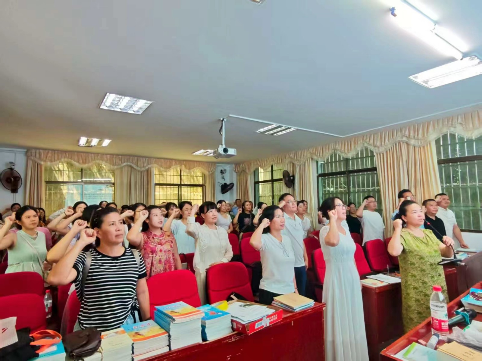 二完小開(kāi)展暑假教師全員培訓(xùn)：鑄師魂強(qiáng)素養(yǎng)，賦能教育新發(fā)展