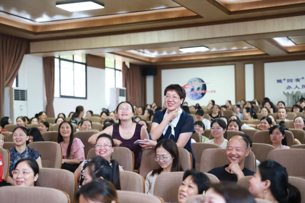 城區(qū)二小：“時(shí)光郵局”里的光陰故事：教育是一場(chǎng)溫暖的回聲