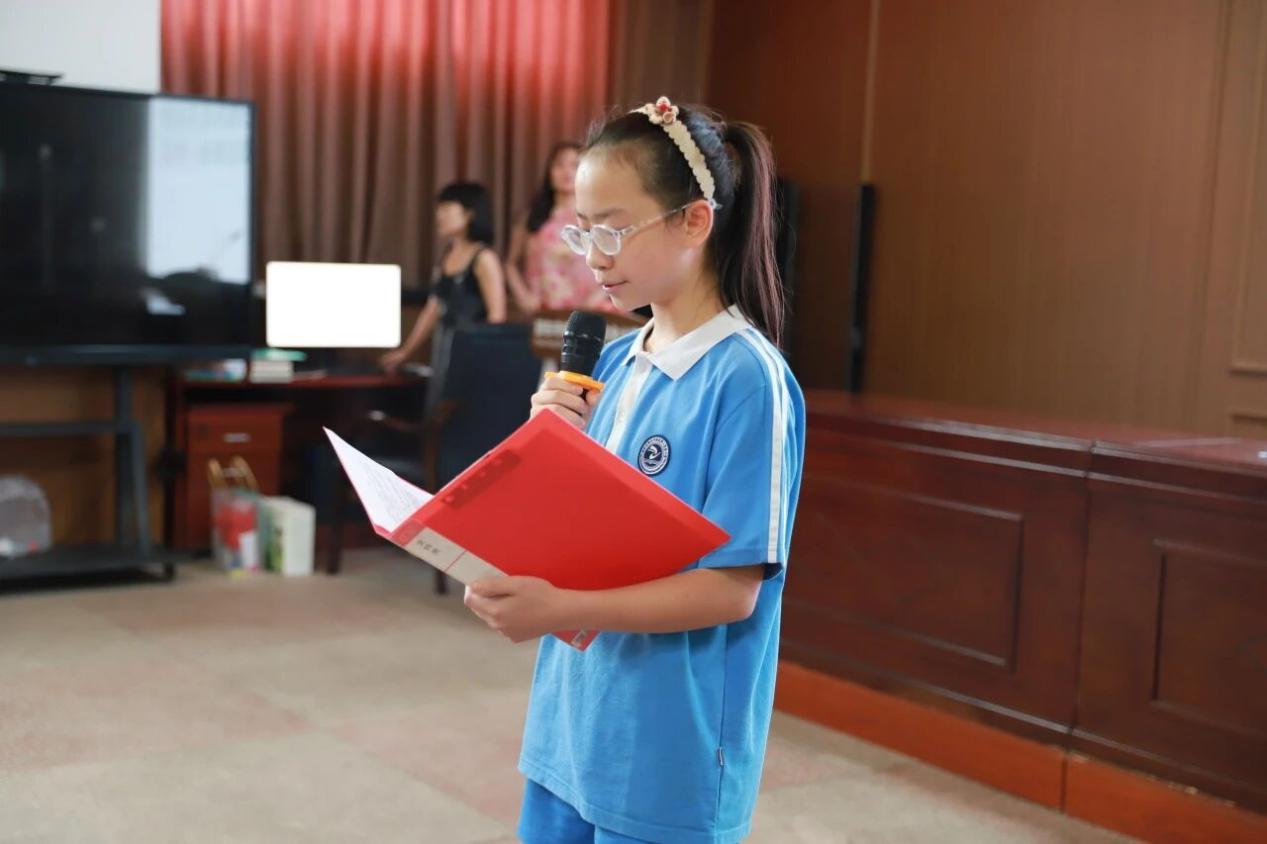 城區(qū)二?。骸皶r(shí)光郵局”里的光陰故事：教育是一場(chǎng)溫暖的回聲