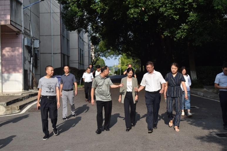 楊韶輝到隆回二中進(jìn)行開(kāi)學(xué)工作檢查